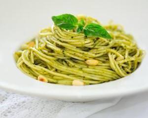 pesto sobre pasta