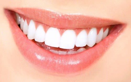5 de los mejores remedios caseros para tener dientes blancos