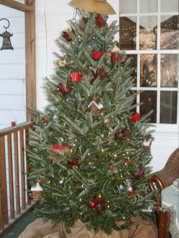 15 Christmas Tree Decorating Ideas12