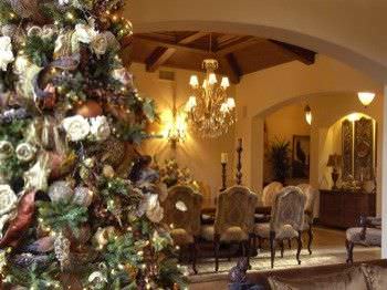 15 Christmas Tree Decorating Ideas4