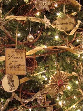 15 Christmas Tree Decorating Ideas5