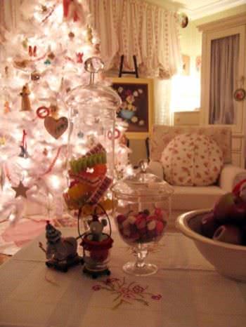 15 Christmas Tree Decorating Ideas9