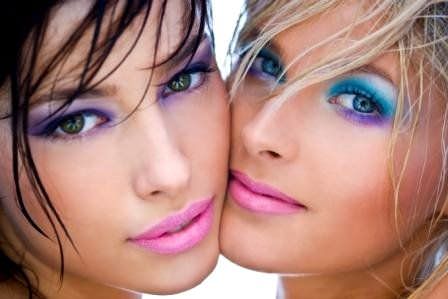 dos mujeres maquilladas