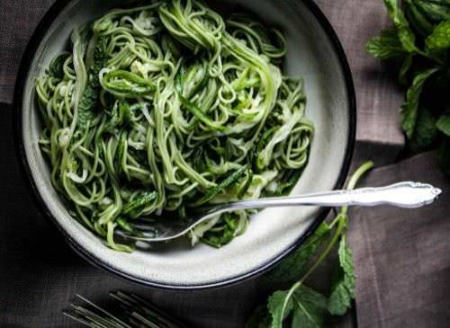 Pasta con Pesto y Te Verde